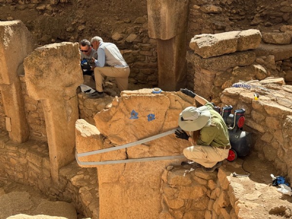 GÖBEKLİTEPE’NİN KUZEYİNDE İLK KAZI! 80’E 70 METRELİK YENİ ALANDA TARİHİN İZLERİ ARANIYOR